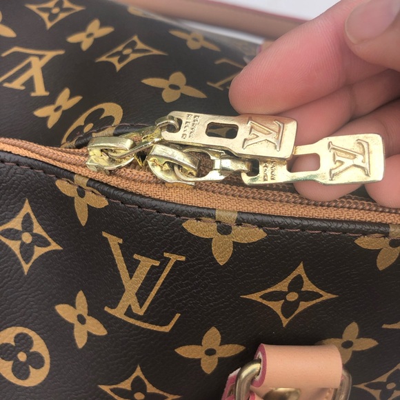 Louis Vuitton Traveling Bag - Picture 5 of 14
